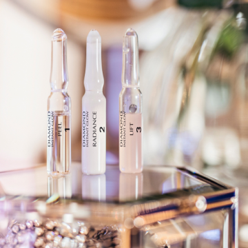 Natura Bisse Diamond Instant Glow Ekspresowy zabieg: złuszczanie-lifting-blask 3x1.5 ml