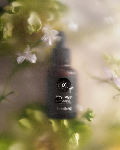 Forlle’d Hyalogy Alpha – skoncentrowane serum liftingujące i remodelujące dla skóry dojrzałej.