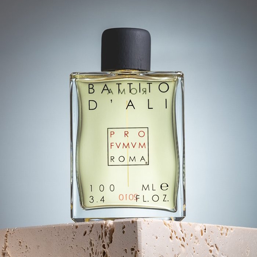 Profumum Roma Battito d’Ali – flakon perfum podkreślający kremowy, orientalno-kwiatowy charakter kompozycji.