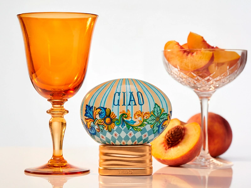 THoO Ciao – perfumy gourmandowo-owocowe z bergamotką, mrożoną pomarańczą, białą brzoskwinią, akordem Italian Bollicine, ambrą szarą i piżmem.