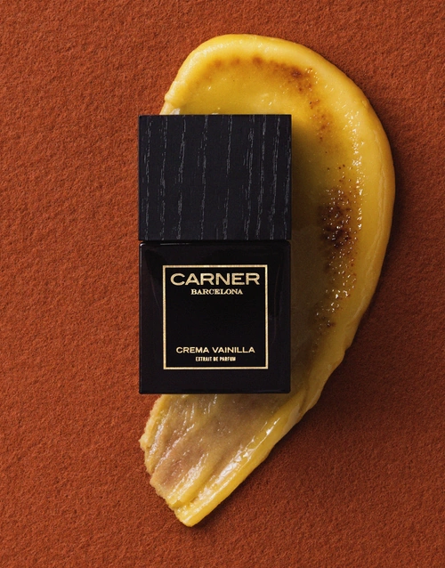 Carner Barcelona Crema Vainilla – kremowe gourmandowe perfumy waniliowe z mlekiem, migdałem, praliną i fasolą tonka.