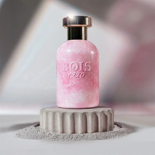 Bois 1920 Decisamente Rosa – niszowe perfumy różane o owocowym, pudrowym, waniliowym i kremowo-drzewnym charakterze.