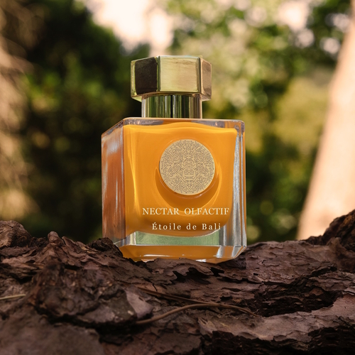 Nectar Olfactif Étoile de Bali – niszowe perfumy kwiatowe o cytrusowym, zielonym, miodowym, sandałowym i piżmowym charakterze.