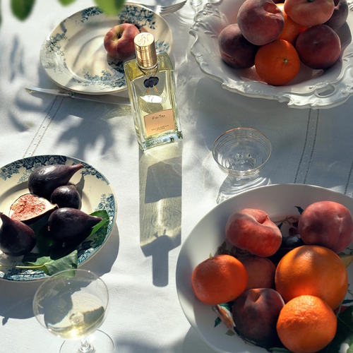 Nicolai Fig-Tea Intense – flakon perfum podkreślający świetlisty, herbaciano-figowy charakter kompozycji inspirowanej śródziemnomorskim latem.