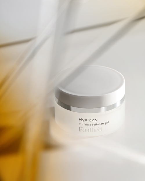 Forlle’d Hyalogy P-effect Reliance Gel – intensywnie nawilżający żel regenerujący o działaniu liftingującym i antyoksydacyjnym.