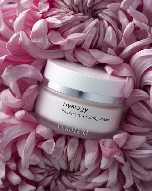 Forlle’d Hyalogy P-effect Nourishing Cream – luksusowy krem odżywczy o działaniu regenerującym i przeciwstarzeniowym.