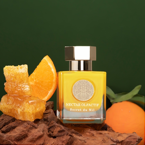 Nectar Olfactif Secret du Nil – ekstrakt perfum z bergamotką, gorzką pomarańczą, gorzkim migdałem, drzewem pomarańczy, neroli, prażonym migdałem, miodem, wanilią, cukrem pudrem, cedrem i piżmami.