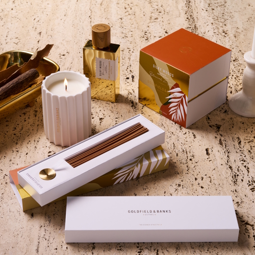 Goldfield & Banks Silky Woods Scented Incense Sticks – luksusowe perfumowane kadzidełka inspirowane australijskim agarwood, wanilią i dymnymi liśćmi tytoniu.