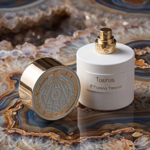 Tiziana Terenzi Taurus Extrait de Parfum – perfumy z marakują, różą bułgarską, szafranem, herbatą, skórą, paczulą, sandałowcem, kadzidłem i sosną limbą.