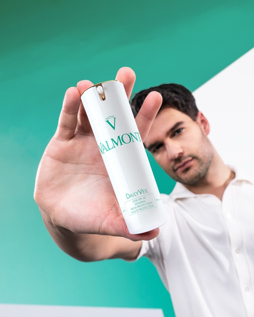 Valmont Daily Veil SPF 30 – mineralny fluid ochronny SPF 30 do skóry suchej i reaktywnej.